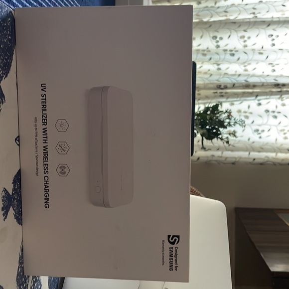 Samsung UV sterilizer with wireless charging-brand new unopened - Picture 2 of 5